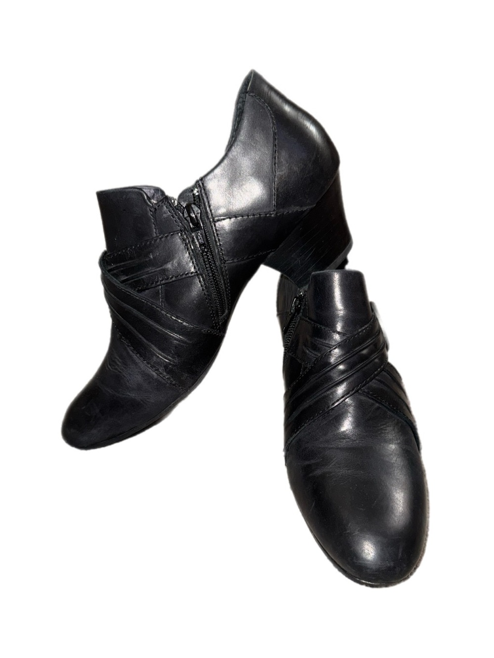 Women’s Born Black Leather Ankle Boots with Zip size 8.5